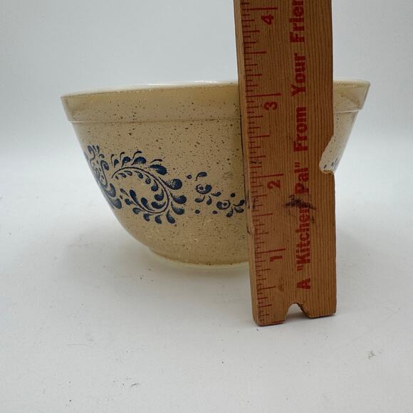 Vintage Pyrex Mixing Bowl 1.5 pt Homestead 401, 5 3/4" - Picture 6 of 10